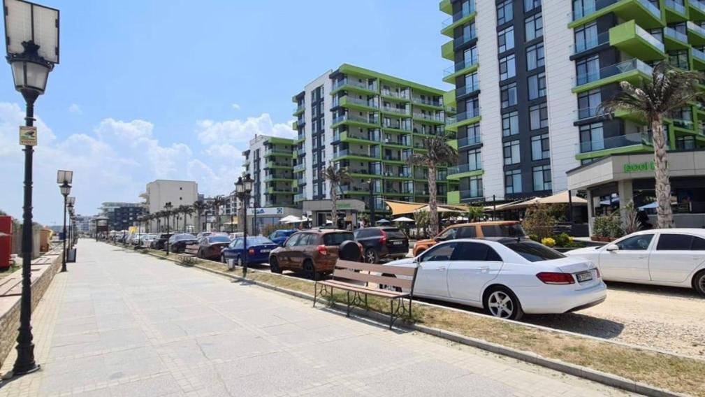 Apartament Rebeca Lux By Alezzi Beach Resort Năvodari Eksteriør billede