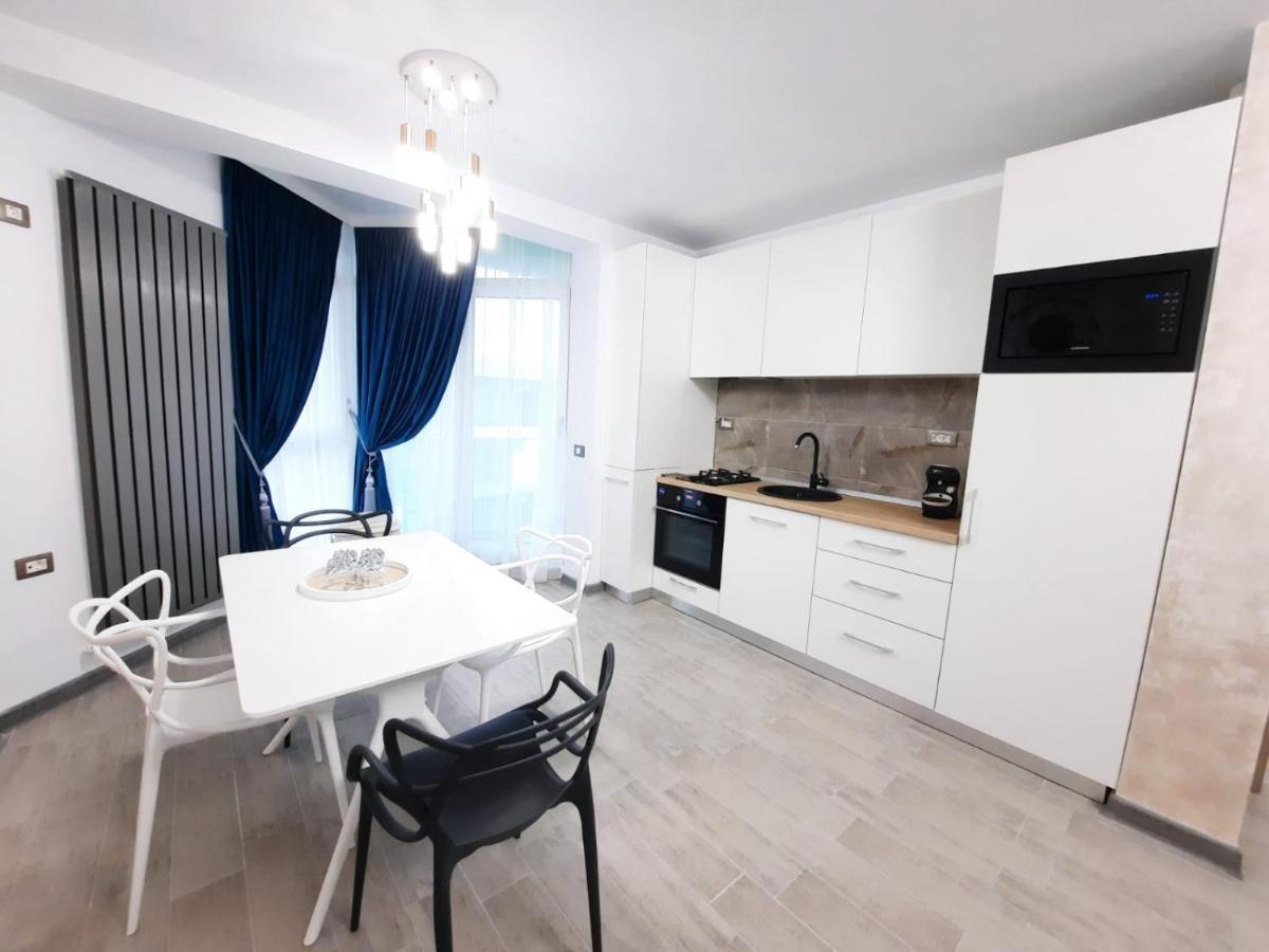 Apartament Rebeca Lux By Alezzi Beach Resort Năvodari Eksteriør billede