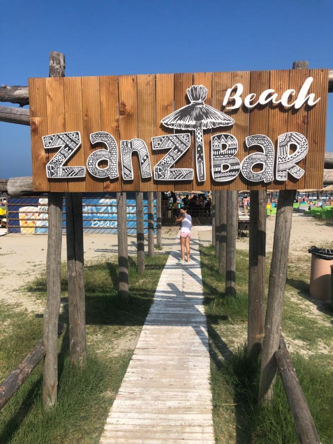 Apartament Rebeca Lux By Alezzi Beach Resort Năvodari Eksteriør billede