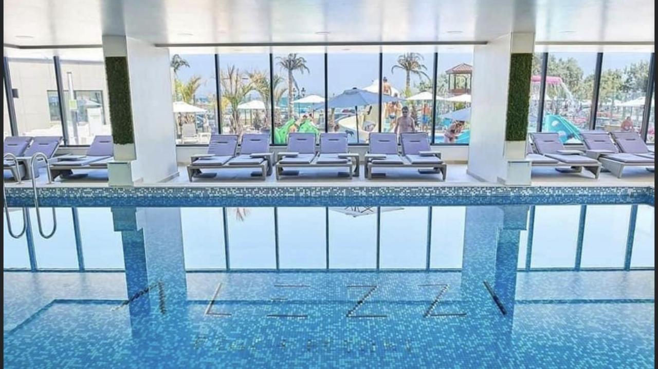 Apartament Rebeca Lux By Alezzi Beach Resort Năvodari Eksteriør billede